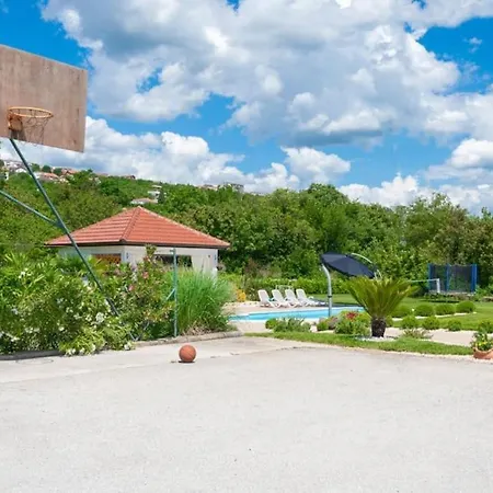 Piljak Villa *