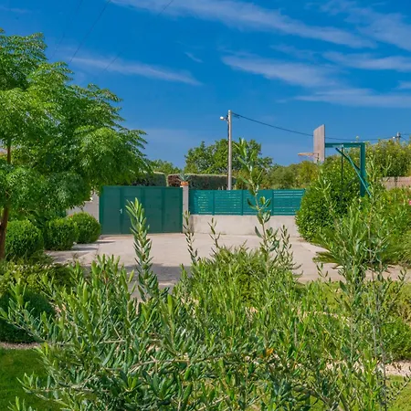 Piljak Villa *
