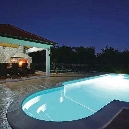 Piljak Villa