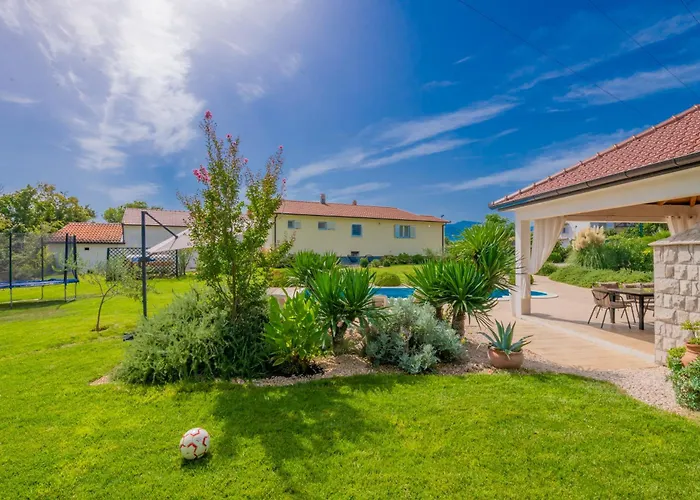 Piljak فيلة إيموتسكي